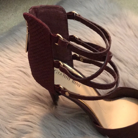 Gianna Bin Maroon Heels - Picture 3 of 4